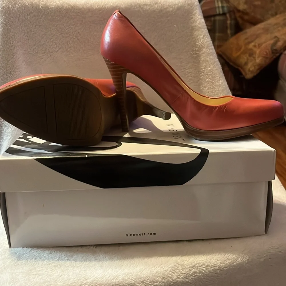 Nine West heels - Picture 2 of 5